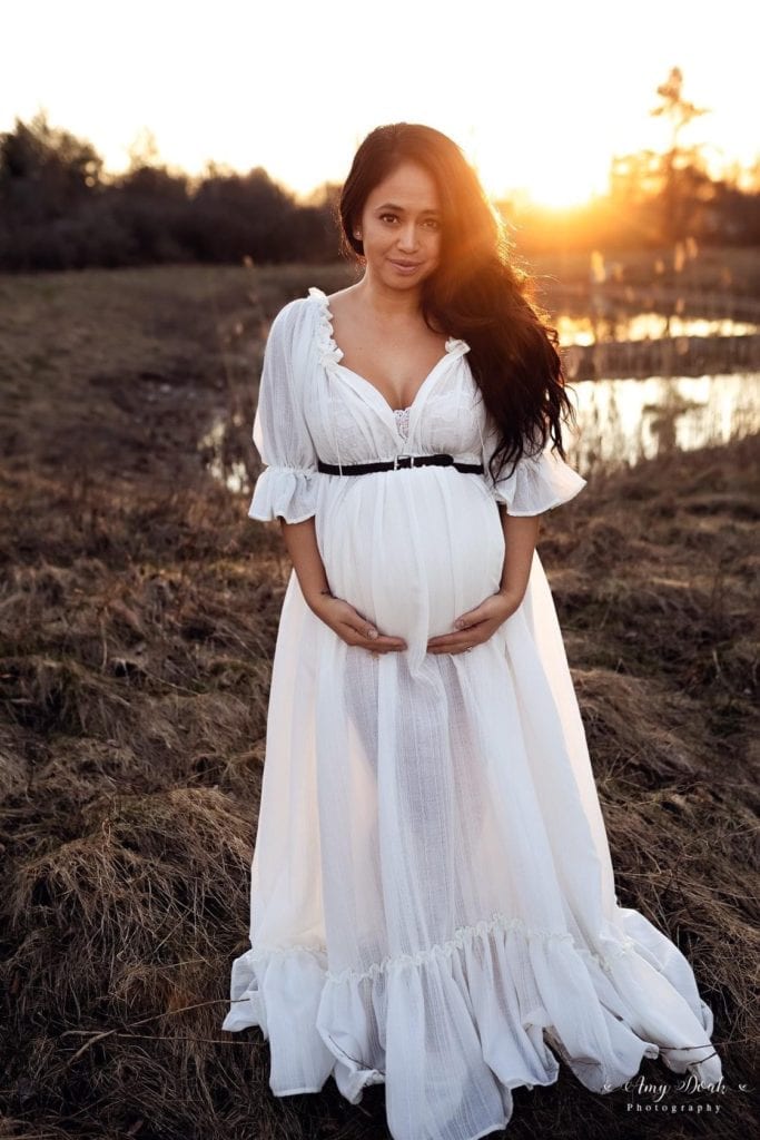 8 Lovely Maternity Photoshoot Ideas You Can Do at Home – Living Textiles Co